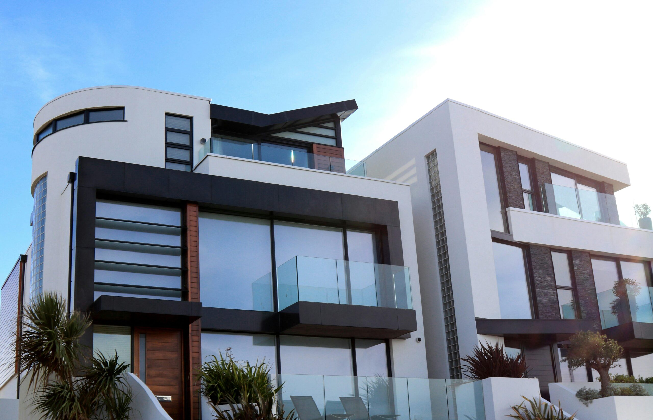 un petit immeuble off market design